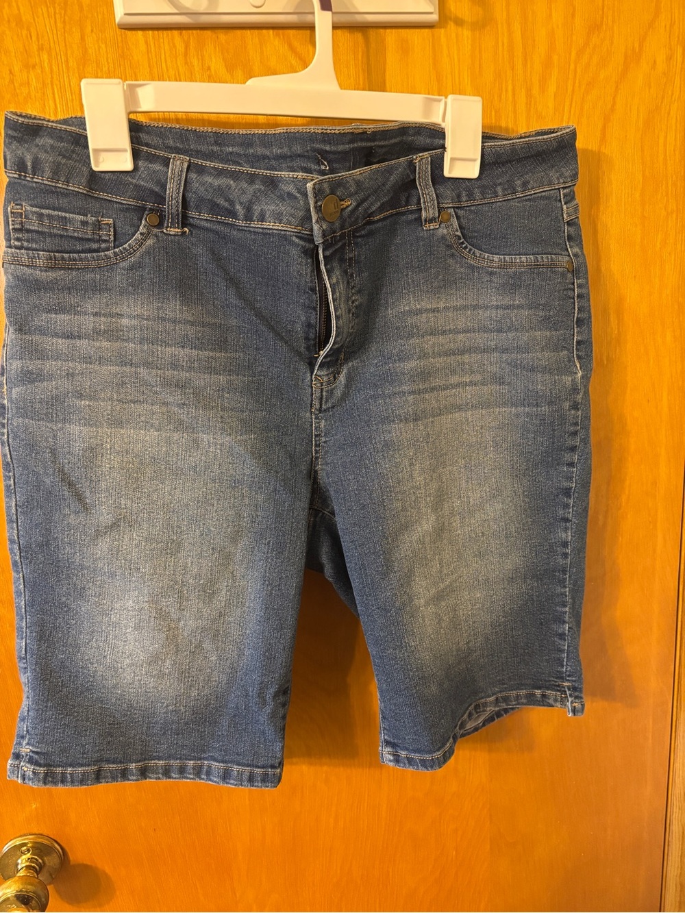 d. jeans Women's Midwash Denim Bermuda Shorts